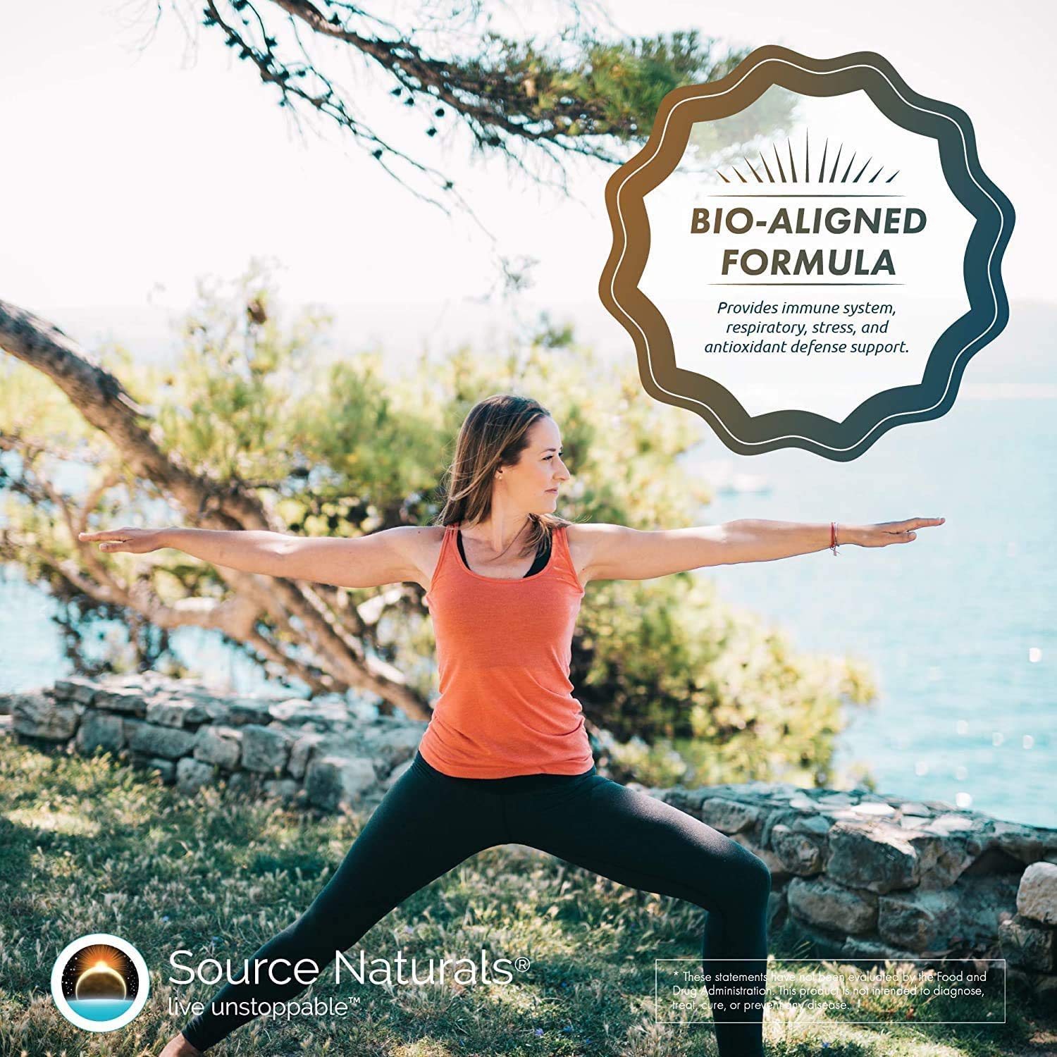 Source Naturals Wellness Formula, cápsulas rodeadas de ingredientes naturales, promesa de defensa.
