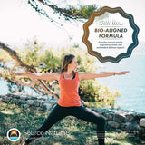 Source Naturals Wellness Formula, cápsulas rodeadas de ingredientes naturales, promesa de defensa.