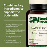 Cataplex D de Standard Process, persona tomando una tableta para apoyar la salud diaria.