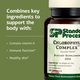 Standard Process Chlorophyll Complex, primer plano de cápsula, destaca la pureza y la forma de dosificación.