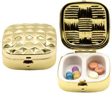 Stephanie Imports dos organizadores de píldoras cuadradas Prism dorado, ideales para medicación diaria y estilo.