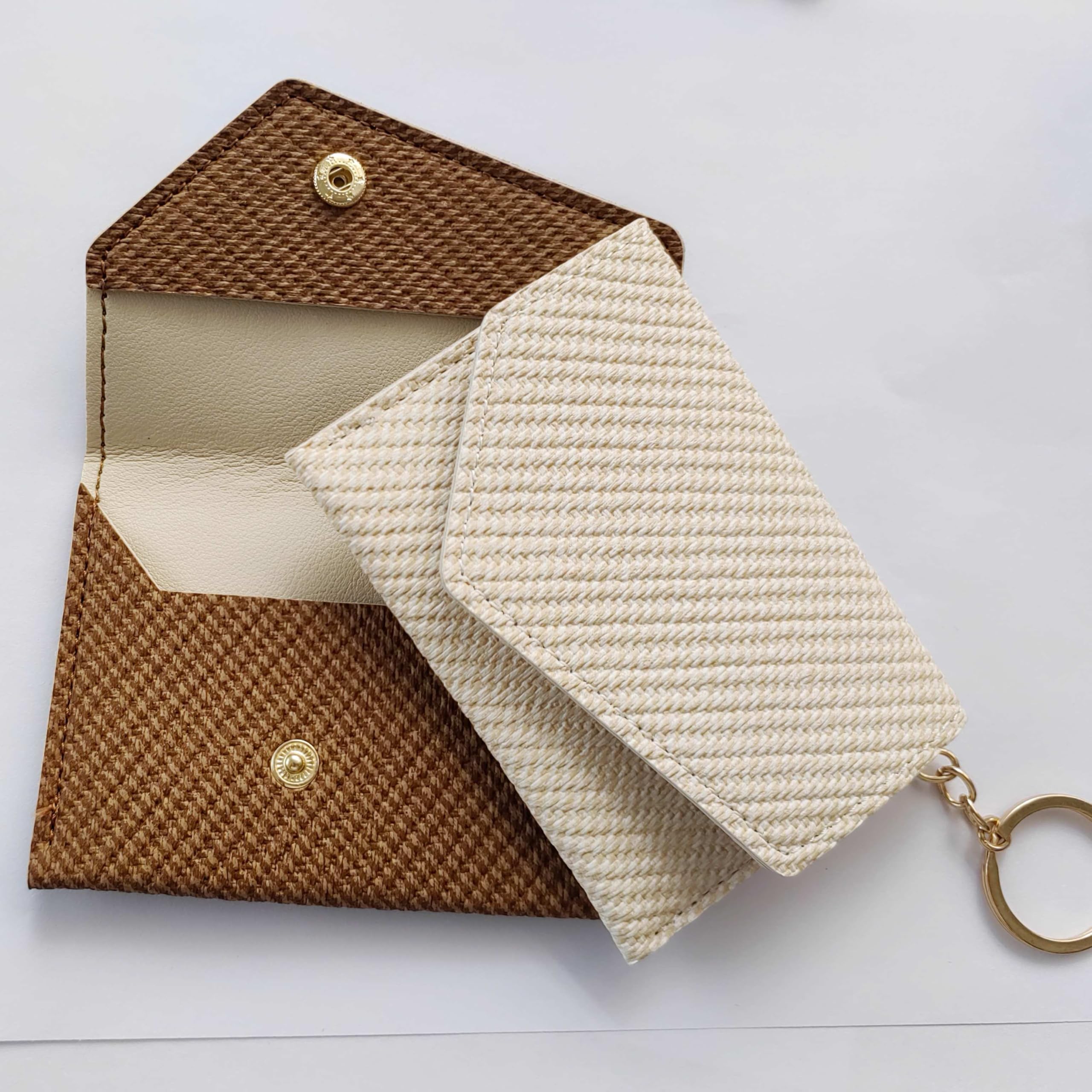 STERCULIA estilo-discreto-beige complementa cualquier look diario.