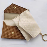 STERCULIA estilo-discreto-beige complementa cualquier look diario.