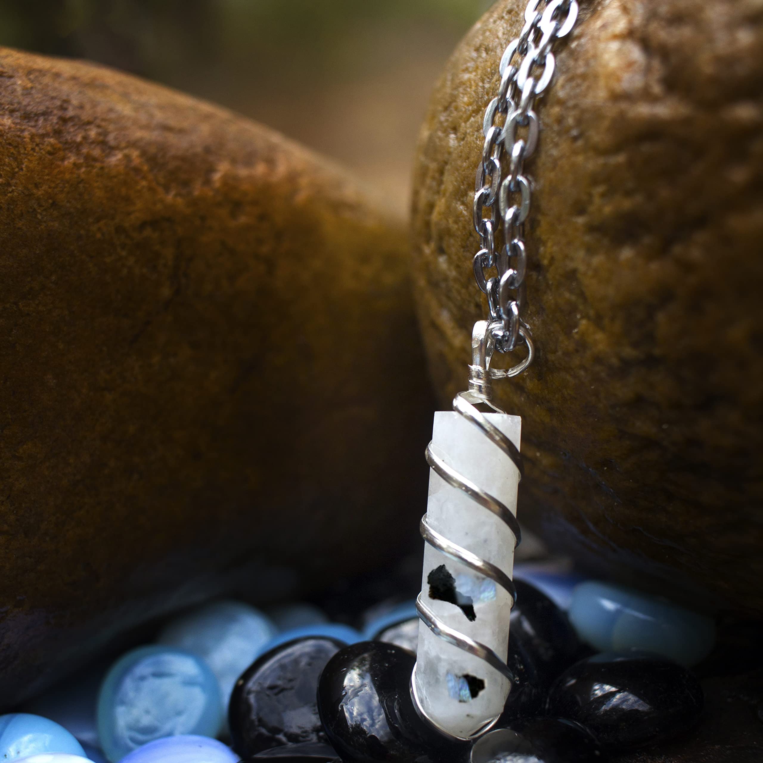Diseño unisex de Sugandha Wellness con brillo iridiscente para cualquier estilo.