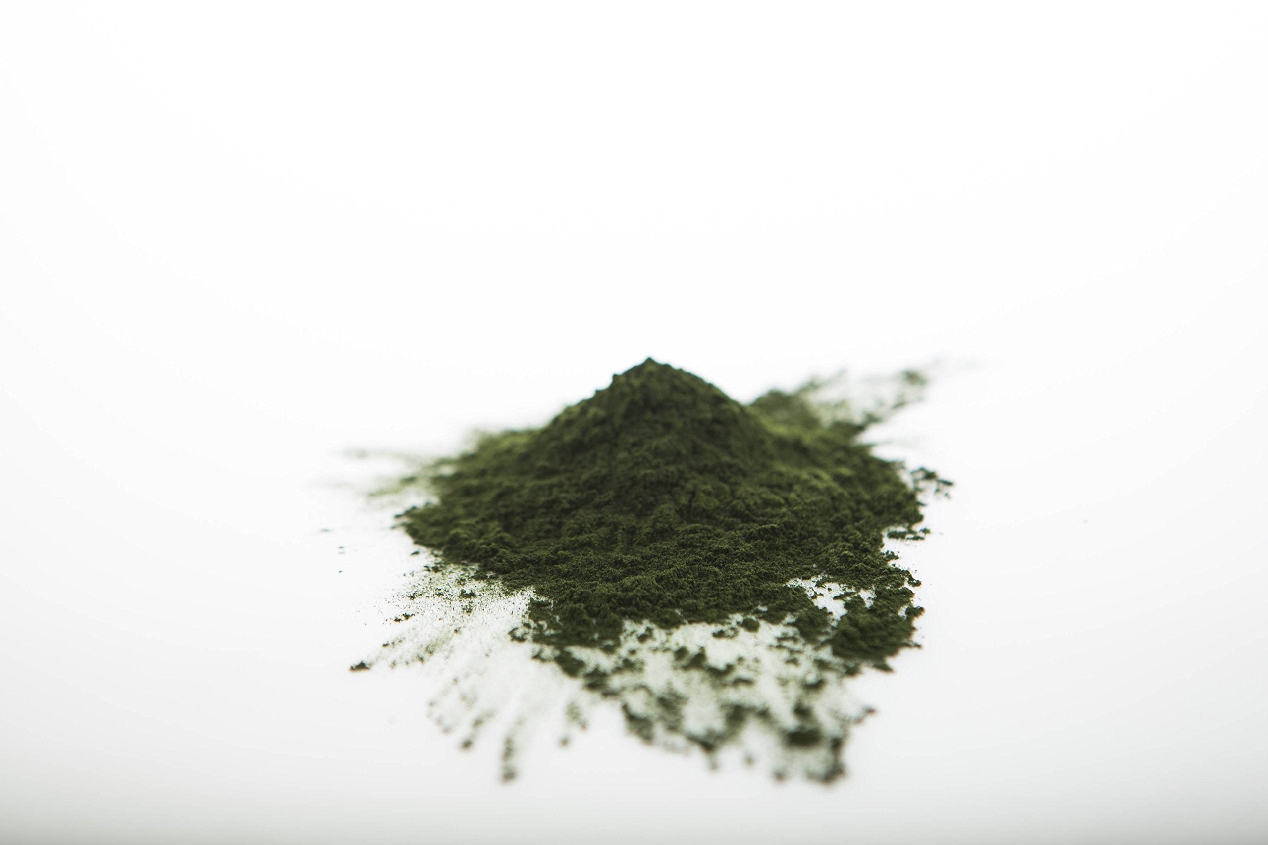 Sun Potion Chlorella Powder muestra textura fina para mezclar sin grumos.