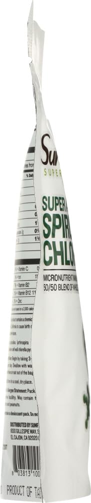 Sunfood Chlorella Spirulina Tabletas, detalle verde, lista para mezclar en batidos.