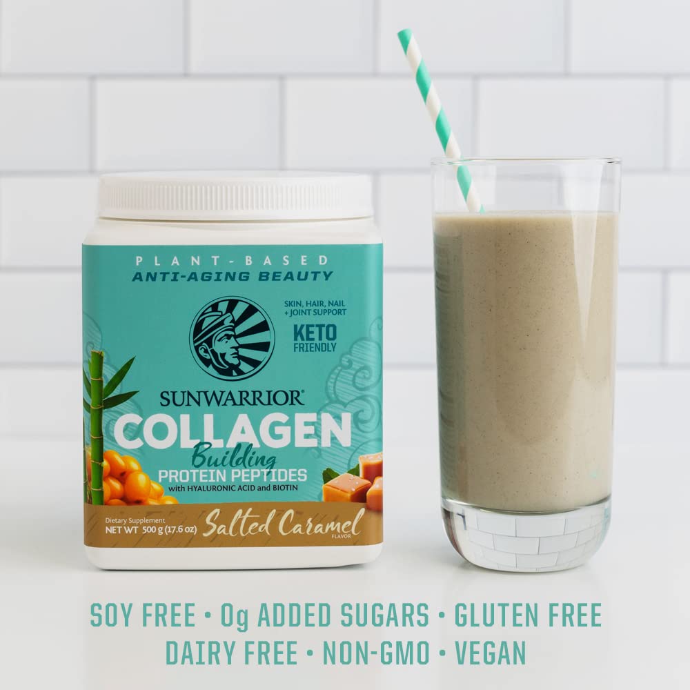 Batido preparado en vaso con crema suave para uso diario práctico