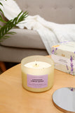 Notas frutales de vela T&H Lavanda-Limón, fragancia suave para tranquilidad.