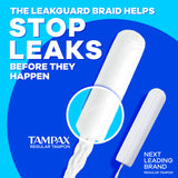 Tampax Compact Pearl aplicador extendible en acción para inserción cómoda.