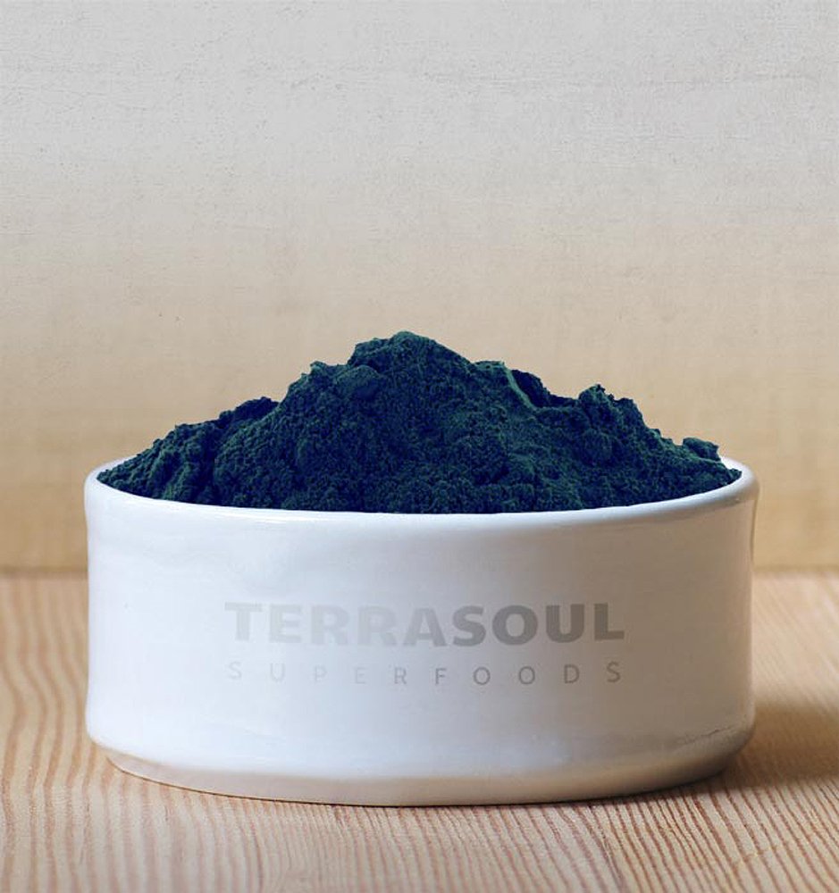 Terrasoul Spirulina en polvo en batidos verdes para color y nutrición.