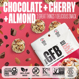 The GFB bocado proteico chocolate cereza almendra con trozos de almendra tostada para energía.