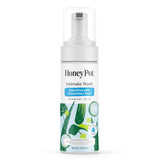 Botella de The Honey Pot Company Lavado Femenino Pepino Aloe para uso diario.
