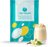 THE VEGAN Proteína en polvo vainilla, vertido en vaso para batido suave.