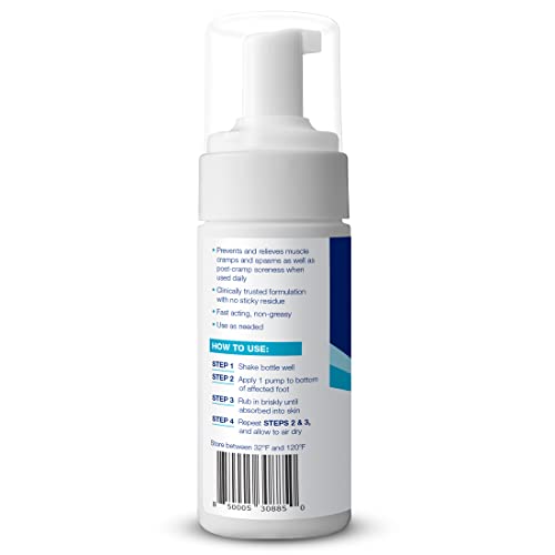 Aplicación de Theraworx espuma en el pie para calambres nocturnos.