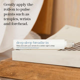 THISWORKS Deep Sleep Roll-On presenta un aroma calmante para relajación.