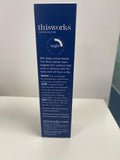 THISWORKS Rocio: botella junto a pijama para rutina de sueño