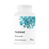 THORNE Niacinamide: cápsulas en empaque, promueven salud de la piel y protección celular.