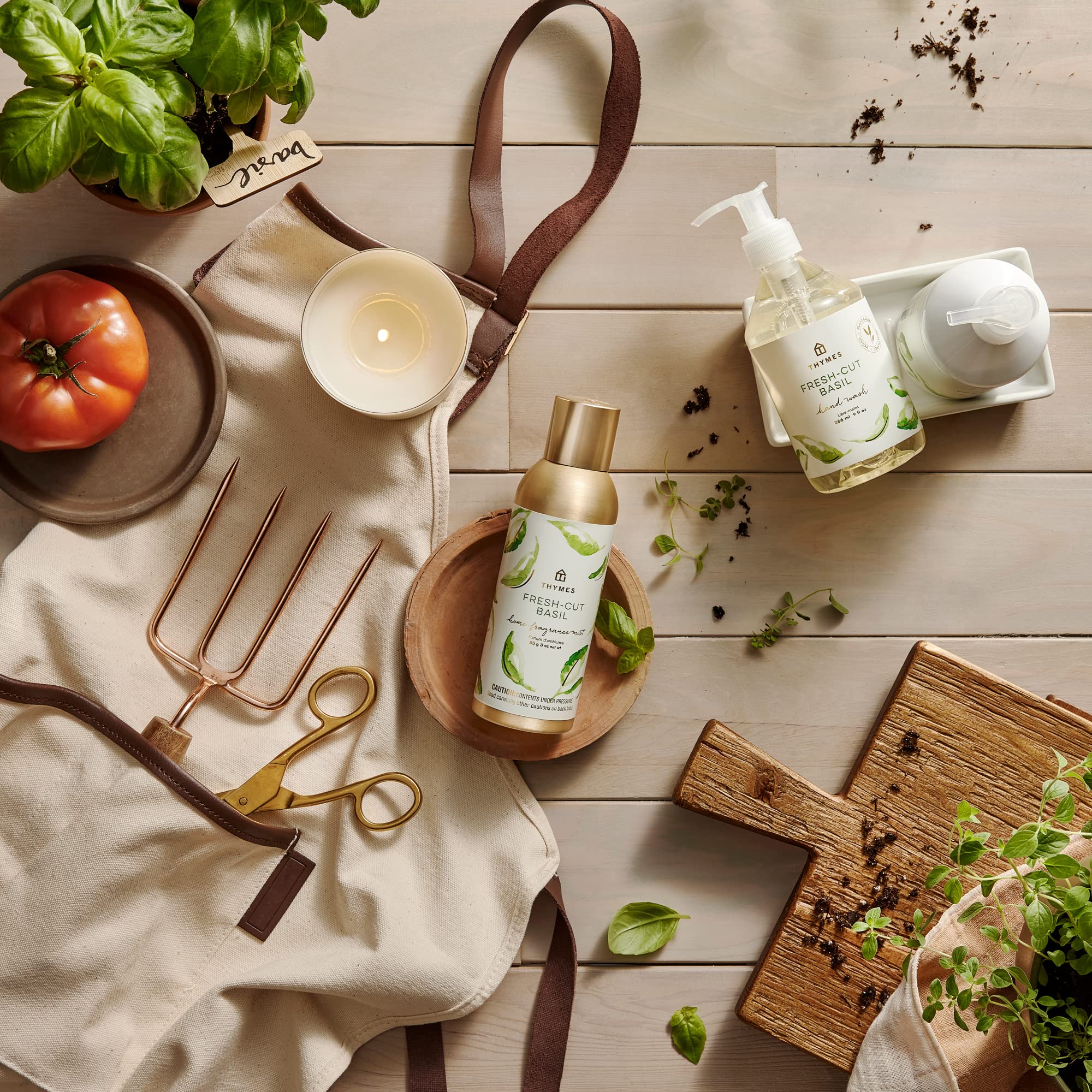 Empaque de fragancia artesanal de Thymes, diseño único que inspira.