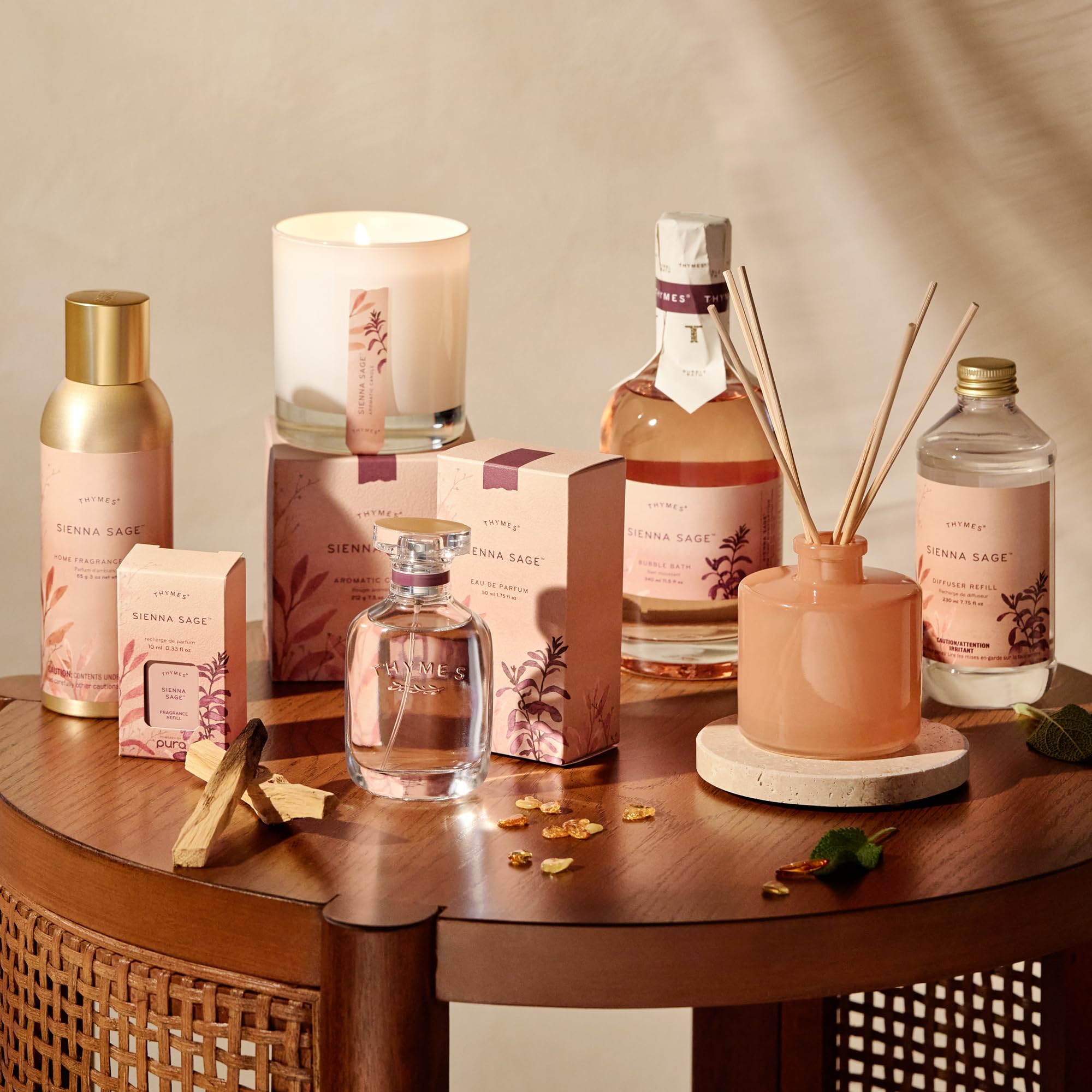 Thymes Sienna Sage concentrado-ambiente: perfuma espacios con notas cálidas.