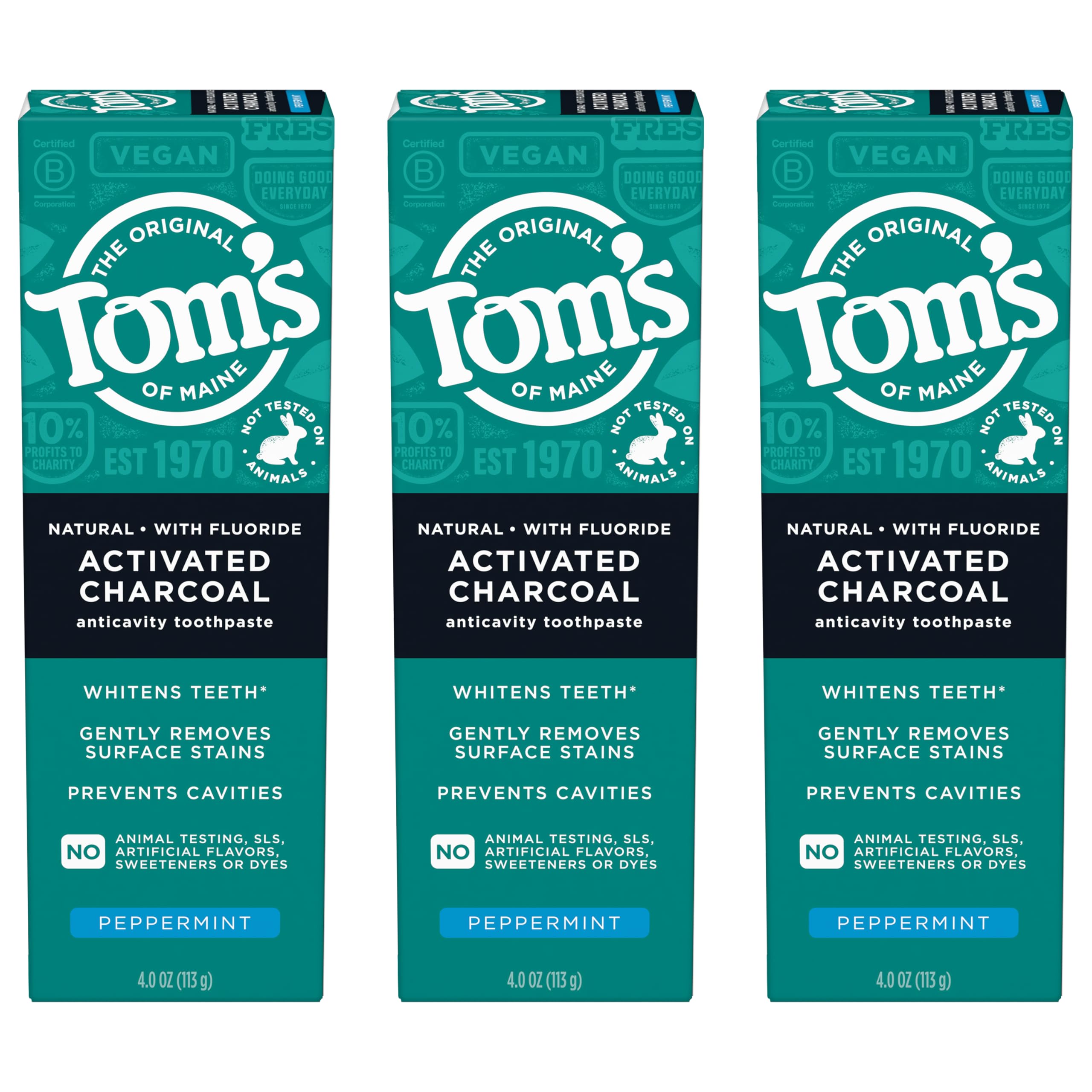 Tom's of Maine caja de tres tubos en ambiente de baño.