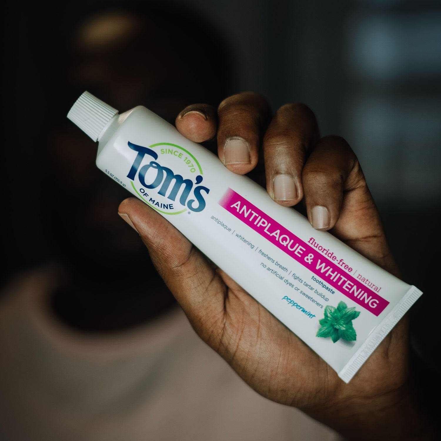 Fórmula antiplaque de Tom's of Maine para controlar la placa en casa.