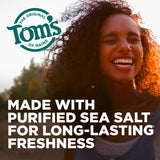 Botellas de Tom's of Maine con sal marina y aroma mentado para rutina diaria.