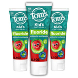 Tom's of Maine para niños, caja con tres tubos de pasta con fluoruro para protección.