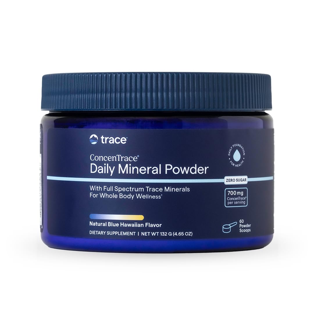 Trace Minerals ConcenTrace polvo diario vertido en vaso para remineralización