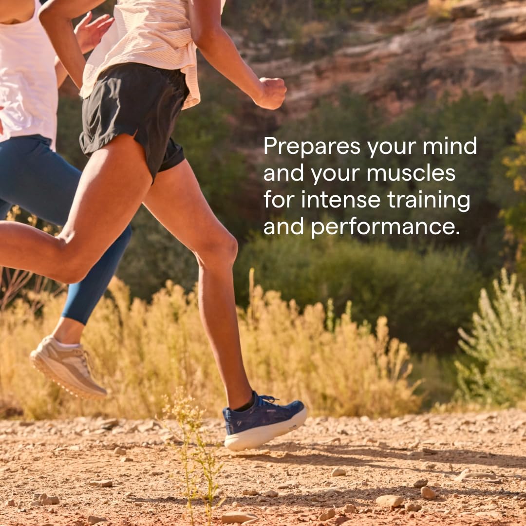 Trace Minerals Pre-Workout vaso con agua listo para mezclar sabor frambuesa-limon.