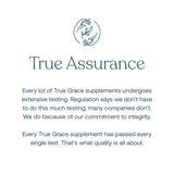 Mujer y hombre usando el pack True Grace en su rutina diaria