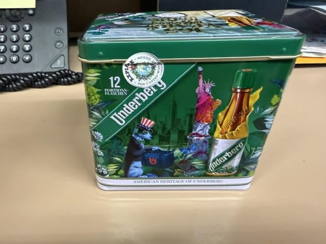 Underberg 2025, diseño grafico, atrayente detalle visual para regalos de lujo.