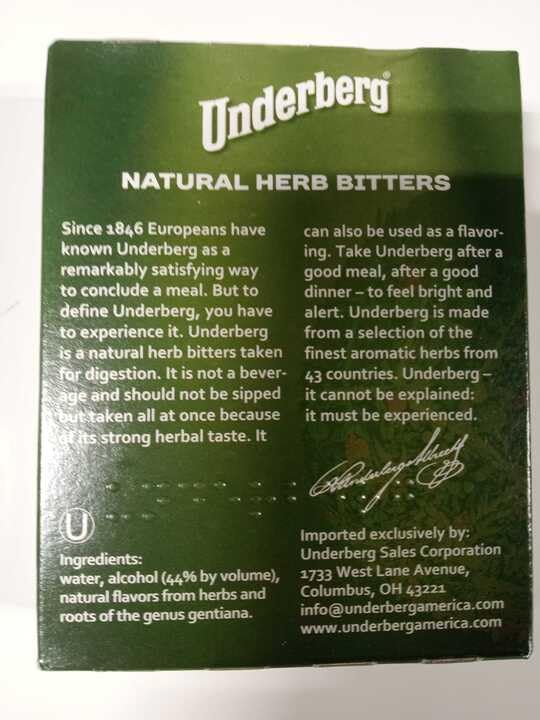 Ingredientes naturales de Underberg extraídos de plantas diversas.