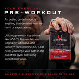 Vaso con mezcla de Outlier para energía durante el entrenamiento.