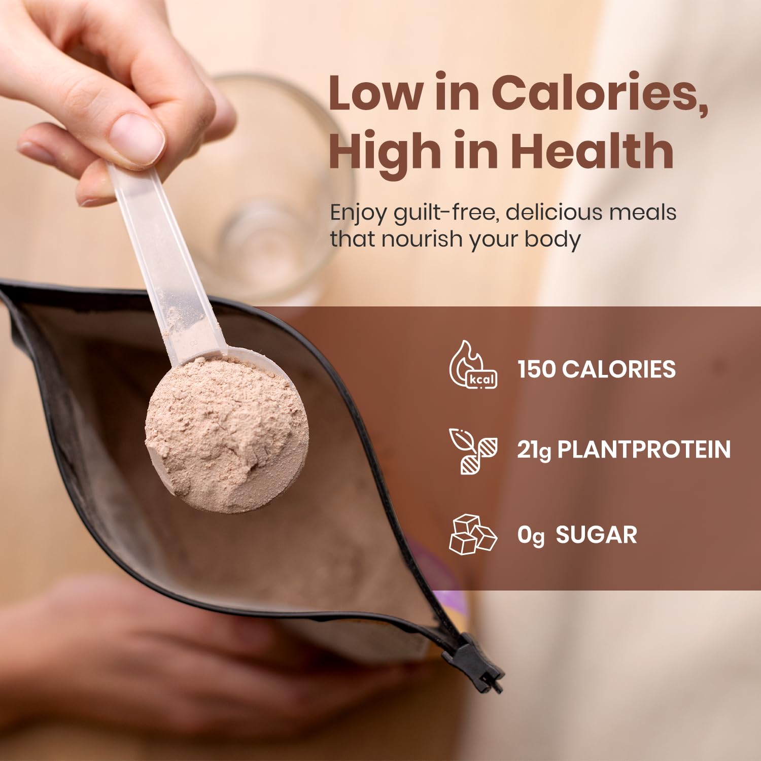 UpNourish batido cremoso de chocolate servido en vaso, snack rápido