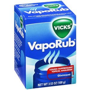 Vicks VapoRub: caja exterior, fácil almacenamiento en el hogar.