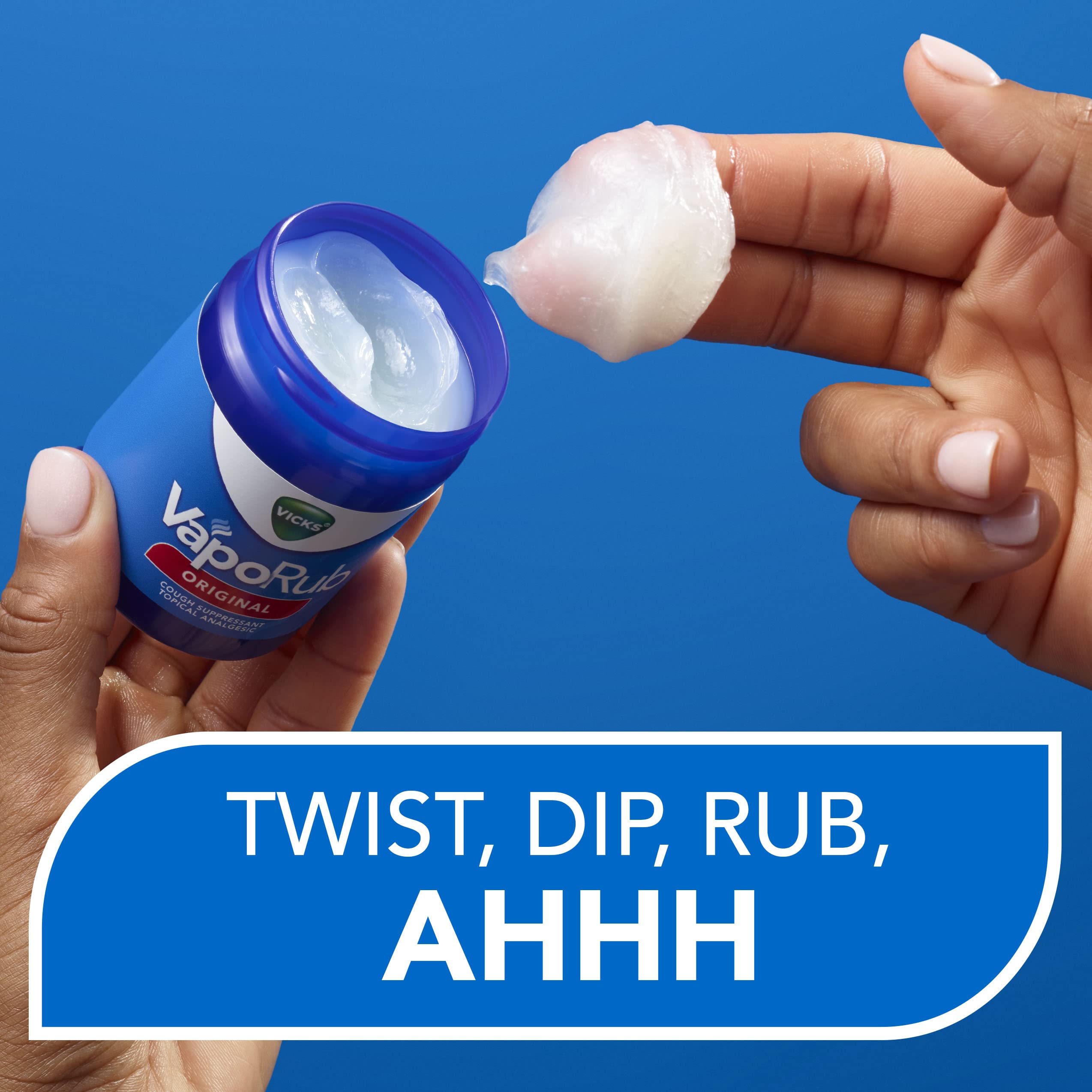 Vicks VapoRub Original aplicacion-pecho, enfoque en pecho, ideal para uso familiar.
