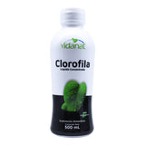 Vidanat Clorofila Líquida: botella vertida para iniciar la desintoxicación natural diaria.