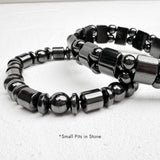 Diseño moderno de pulsera hematita magnética VIKI LYNN para completar cualquier look.