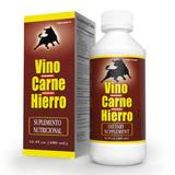 Vino Carne Hierro vertiendo el suplemento líquido desde la botella para apoyo de energía diaria