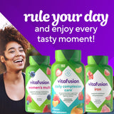 Ritual de belleza diario con Vitafusion Daily Complexion Care.