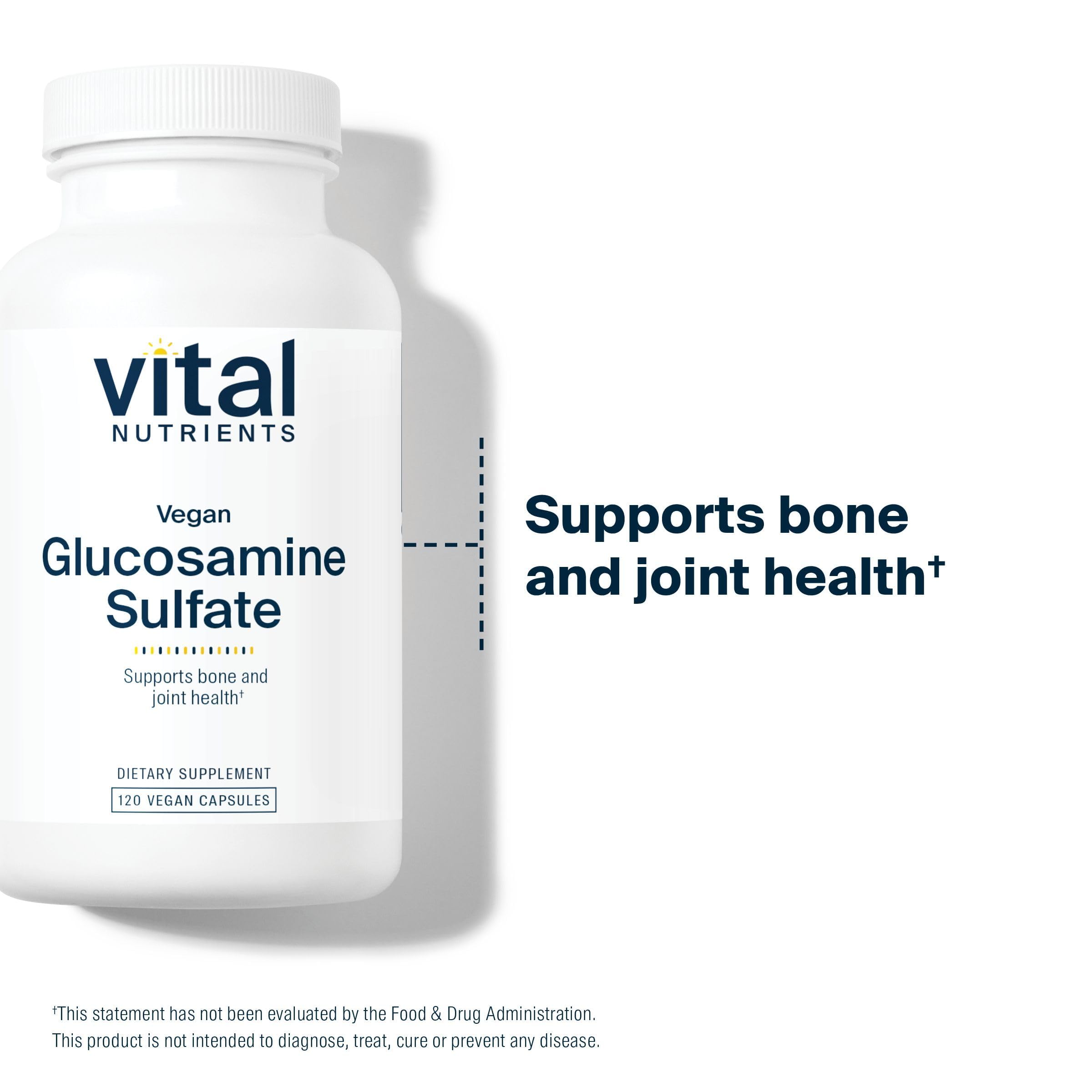 Vital Nutrients glucosamina sulfato vegano, mano sosteniendo cápsulas para recordatorio de ingesta.