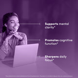 Persona sostiene cápsula de Vital Peak Brain Peak.