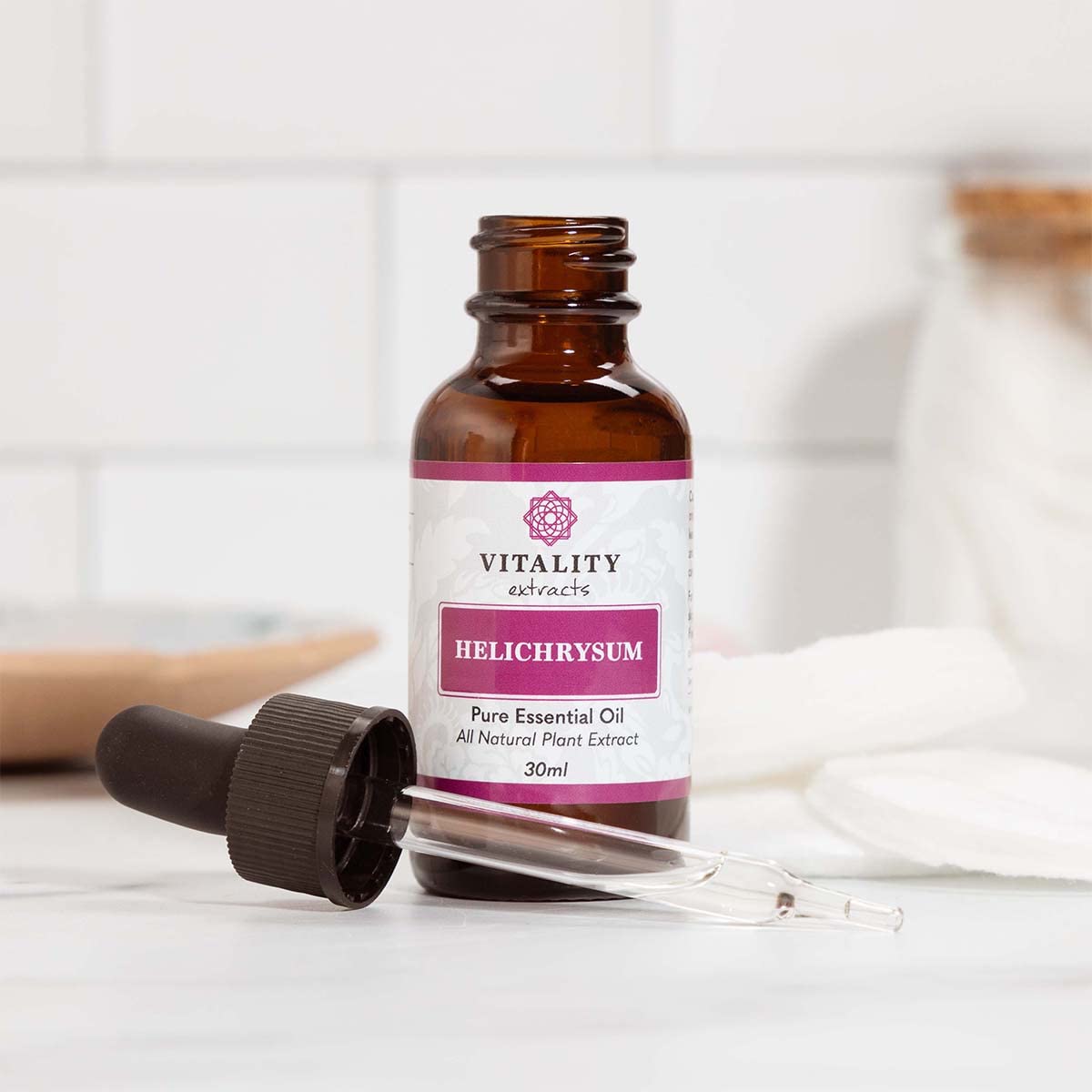 Vitality Helichrysum: textura suave del aceite al aplicar.