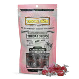 Vocal Eze Drops de Manuka con fresa y mentol, empaque compacto.