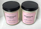 White Barn Champagne Toast vela decorativa en mesa, crea atmósfera festiva y acogedora.