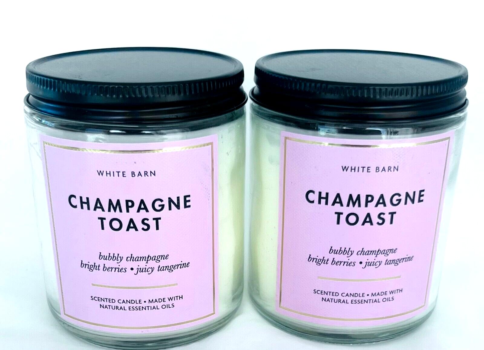 White Barn Champagne Toast vela en primer plano, aroma elegante para relajación.
