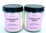 White Barn Champagne Toast vela en primer plano, aroma elegante para relajación.