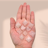 Piramide de cuarzo rosa para energías armoniosas en espacios.