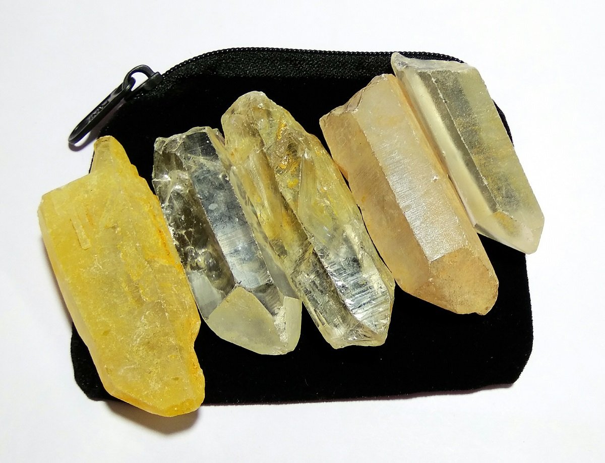WholesaleGem Cristal Semilla Lemuriano, detalle cercano, ideal para meditación y equilibrio.