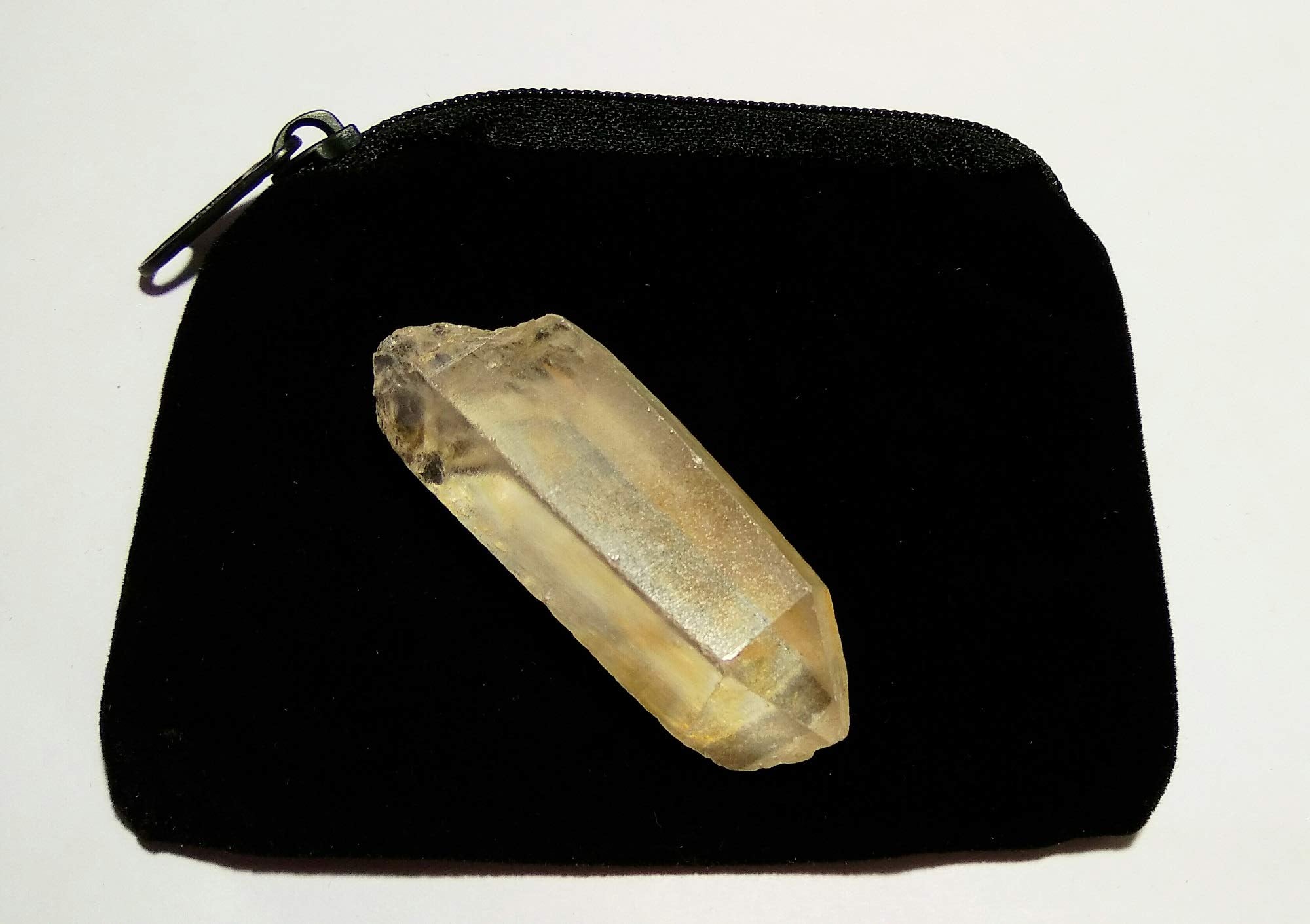 WholesaleGem Cristal Semilla Lemuriano, superficie facetada, perfecto para colección y decoración.